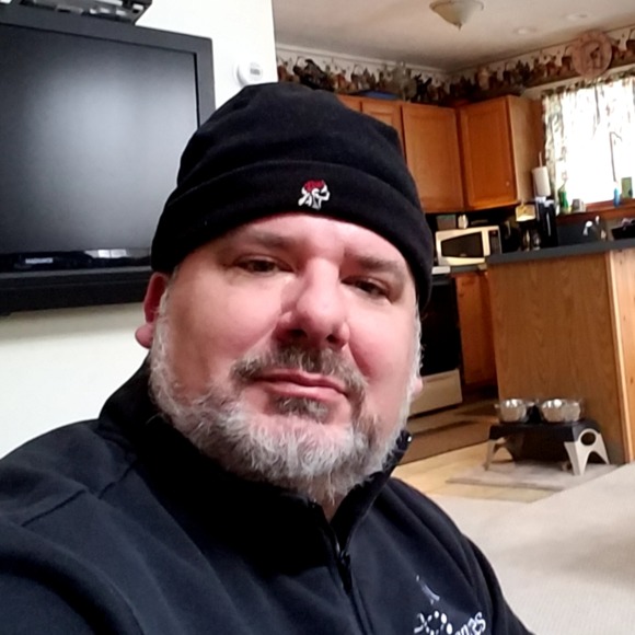 Profile Picture of Larry albert Reggetto (@larenzomo) on Poshmark