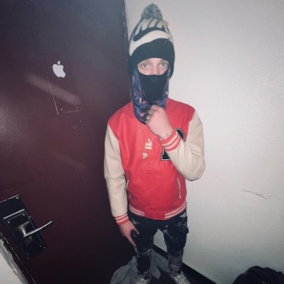 Profile Picture of Brandan Hausmann (@brandanhausmann) on Poshmark