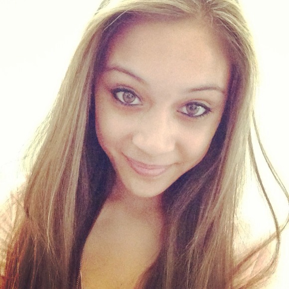 Casey Mcguire - Poshmark Profile Picture of Casey Mcguire (@caseyjane96) on Poshmark