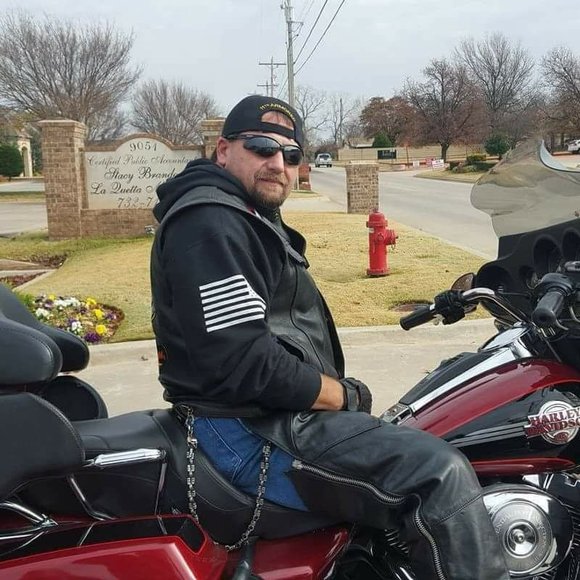 Profile Picture of Tony Cox (@tonycox974) on Poshmark