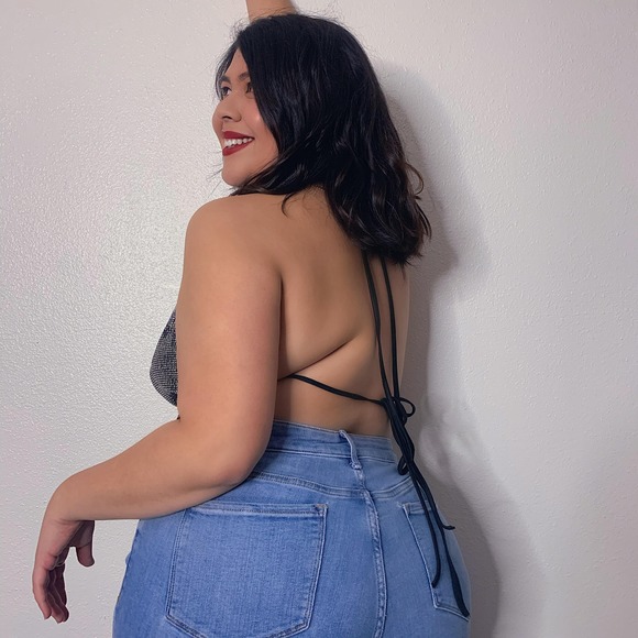 Profile Photo of Shirley Hernandez (@pricesshirley) on Poshmark