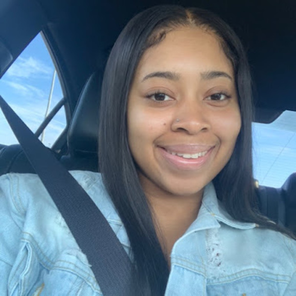 Profile Picture of Doneshia Atmore (@atmoredoneshia) on Poshmark