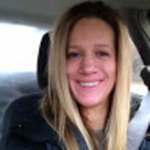 Profile Picture of Christina Albracht (@calbracht) on Poshmark