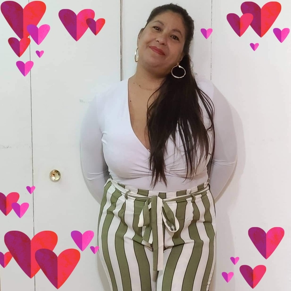 Profile Photo of Carmen Cruz (@dolphengirl) on Poshmark