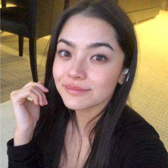 Profile Picture of Cleo Pham van (@cleophamvan) on Poshmark