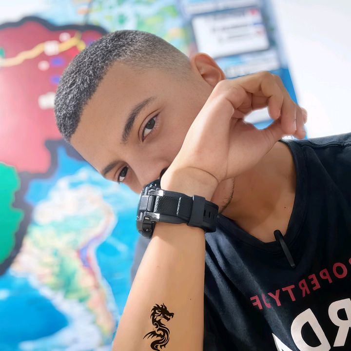 Profile Picture of John Szymanski (@holasoyszymanski) on Tiktok