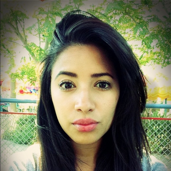 Profile Picture of Carolina Newling (@patrolina831) on Poshmark