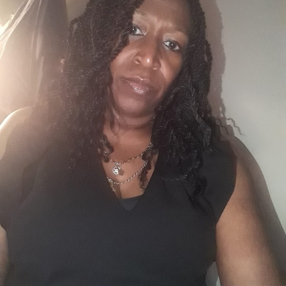 Profile Picture of Aundrea Speede (@aspeede) on Poshmark