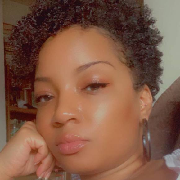 Profile Picture of Wadiya Penzellna (@mali_pop) on Poshmark