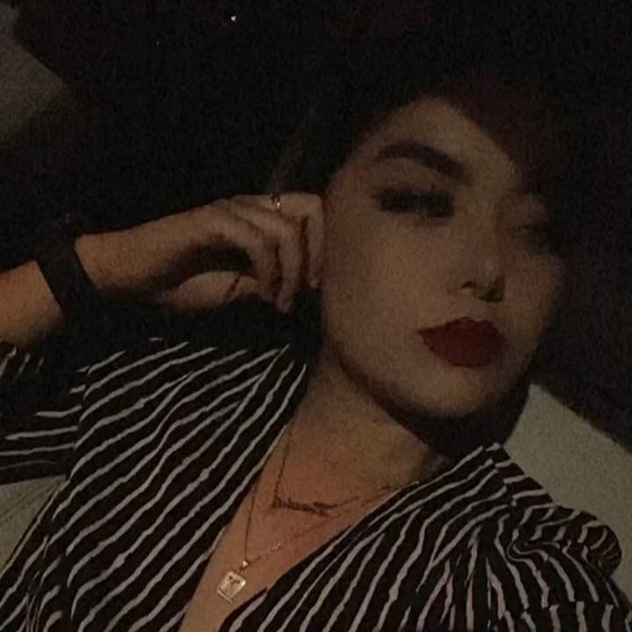 Profile Picture of Lucia Arroyo (@lucia_arr) on Poshmark