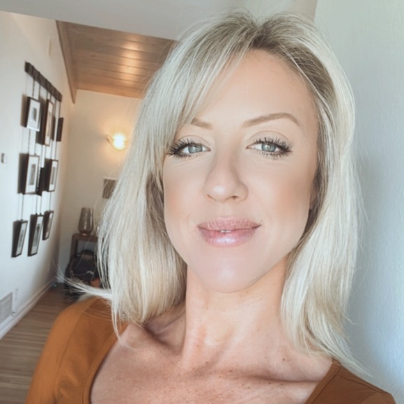 Profile Picture of Vanessa Sottile (@vanessa_sottile) on Poshmark