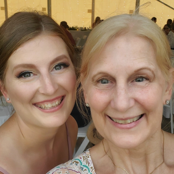 Profile Picture of Susan Kirsop (@miztwic) on Poshmark