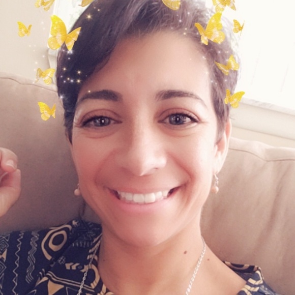 Profile Picture of Jessenia Santiago (@jsantiago613) on Poshmark