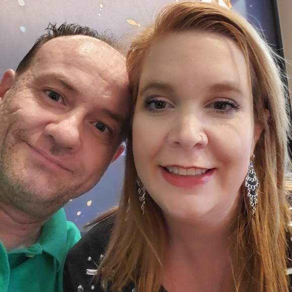 Profile Picture of Lori Haakenson (@nicolehaaken) on Poshmark