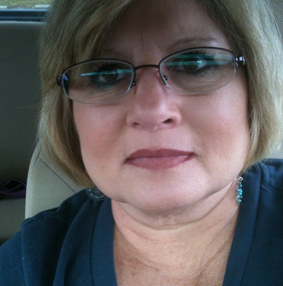 Profile Picture of Robin Robbins (@rockinrobin0830) on Poshmark