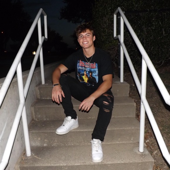 Profile Picture of Trevor Chapman (@drawingtrevor) on Poshmark