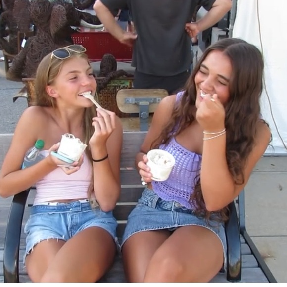 Grace Bordenaro - Poshmark Profile Picture of Grace Bordenaro (@gracebordenaro) on Poshmark