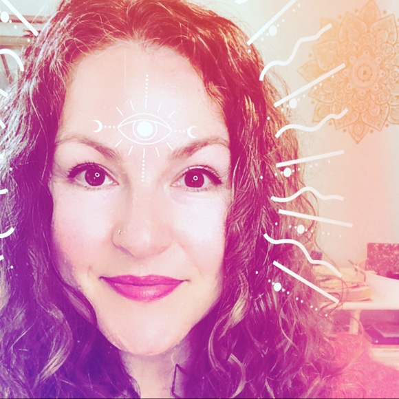 Elena Lipson - Poshmark Profile Picture of Elena Lipson (@theecodiva) on Poshmark