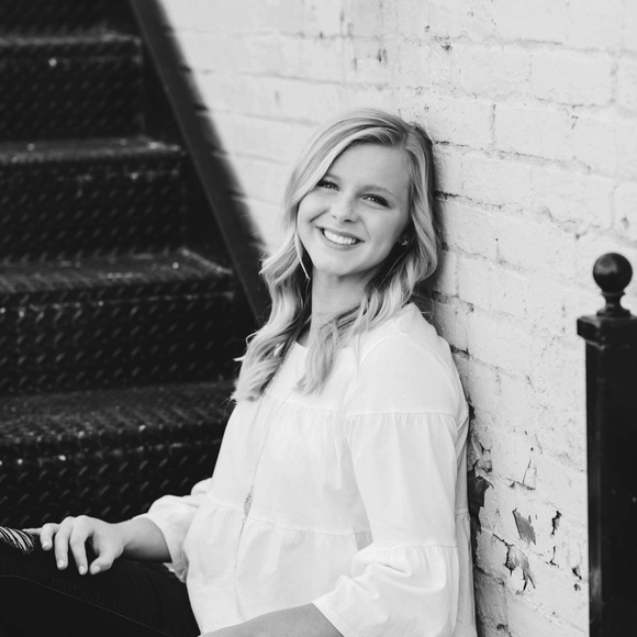 Profile Picture of Isabel Morrison (@bubble_fish) on Poshmark