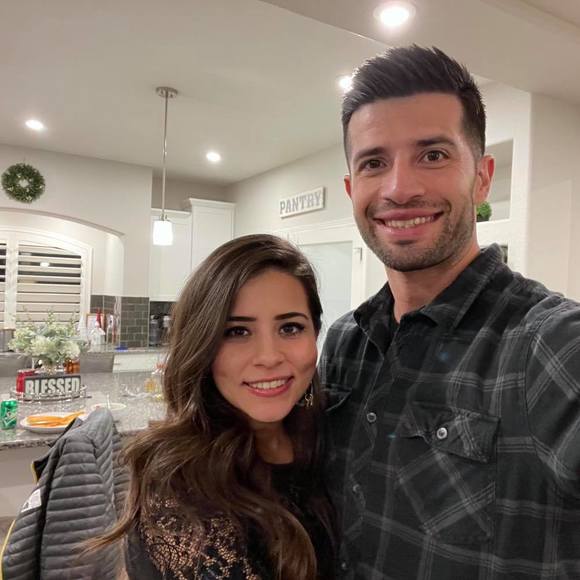 Profile Picture of Viviana Nevárez (@viviananevarez) on Poshmark