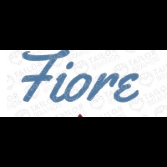 Profile Picture of Fiorella Arambulo (@fiorellarambulo) on Poshmark