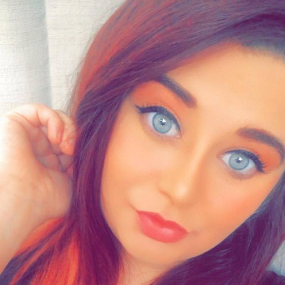 Profile Picture of Amanda Walden (@amandapanda940) on Poshmark