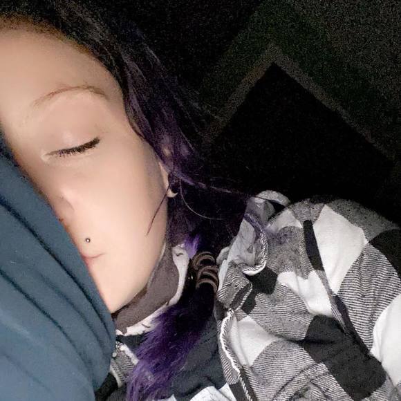 Profile Picture of Alyssa Suitter (@araesuit) on Poshmark