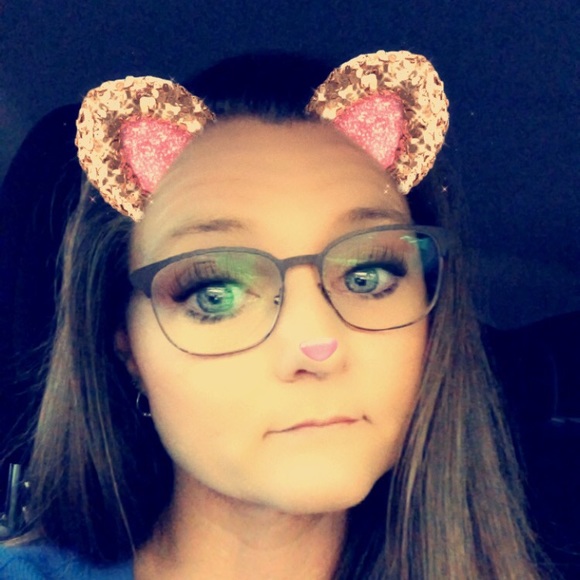 Profile Picture of Shannon Matsinger (@slmatsinger) on Poshmark