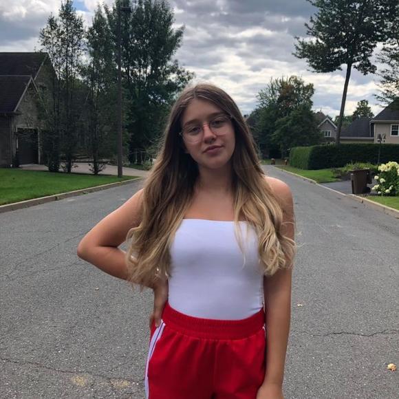 Profile Picture of Justine Vallières (@justinevalli238) on Poshmark