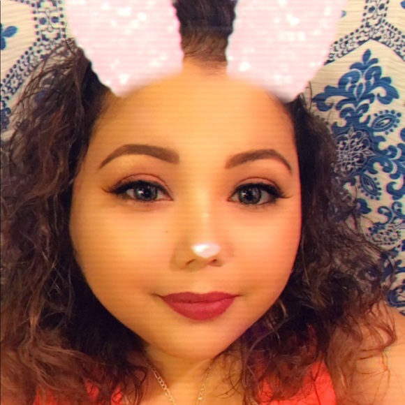 Profile Picture of Hilda Olvera (@hilda_olvera) on Poshmark