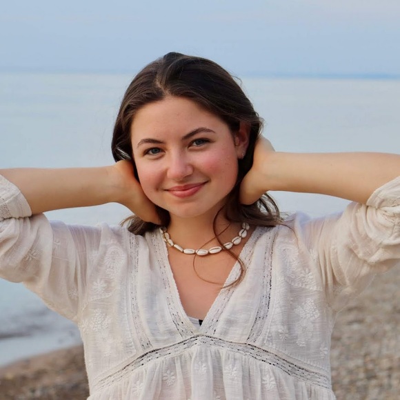 Profile Picture of Isabel Sices (@insices) on Poshmark