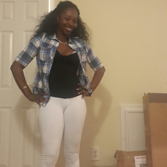 Profile Picture of Jody Oates (@jdyoates) on Poshmark