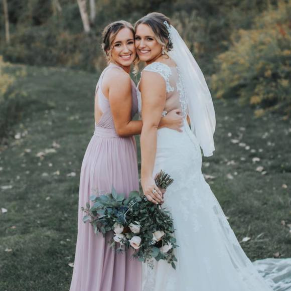 Profile Picture of Gina Batiz (@ginabatiz) on Poshmark