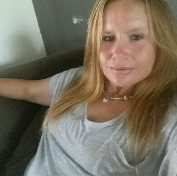 Profile Picture of Kellie Suenkel (@ksuenkel1979) on Poshmark