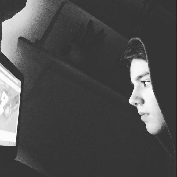 Profile Picture of Alex Cersosimo (@alexc662) on Poshmark