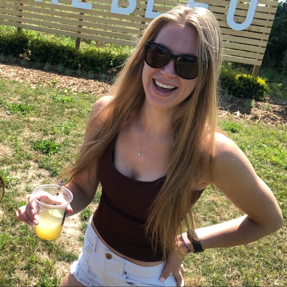 Profile Picture of Emily Horsfall (@emmhorsfall) on Poshmark