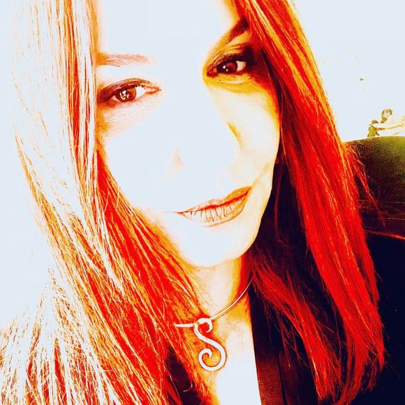 Profile Picture of Stephanie Dimitrakopoulos (@stephaniedimitr) on Poshmark