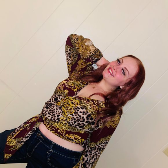 Profile Picture of Zoe Bradley (@fallislife) on Poshmark