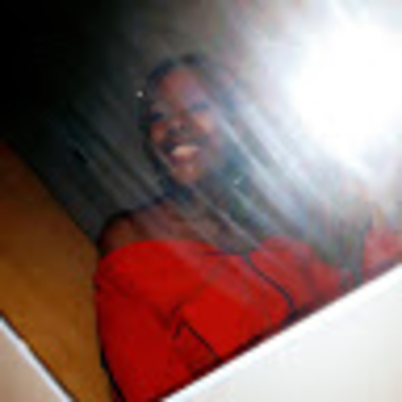 Profile Picture of Amanda Ineza (@amandaineza) on Poshmark