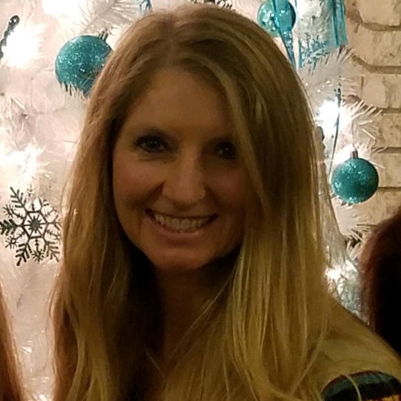 Profile Picture of Laresa Sanders (@laresa72) on Poshmark