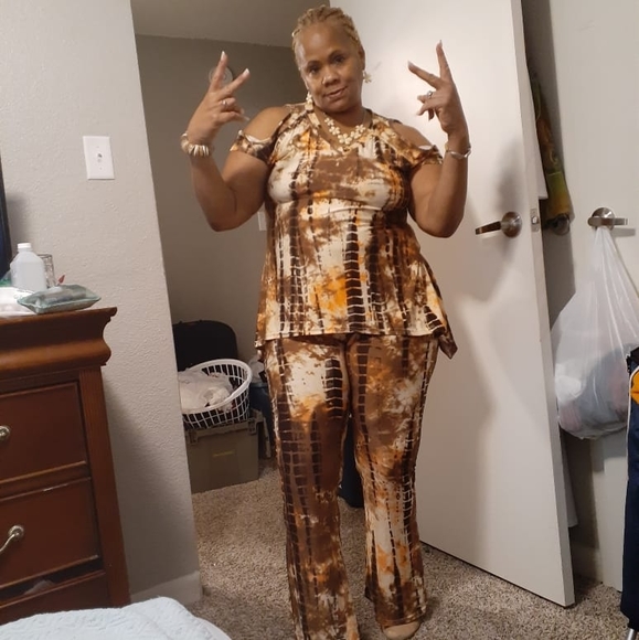Profile Picture of Lisa Lee hannan (@lisalove122465) on Poshmark