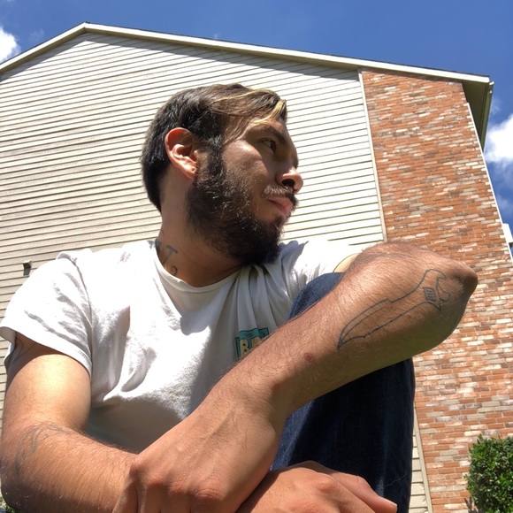 Profile Picture of Ray Santos (@raytherabbit) on Poshmark