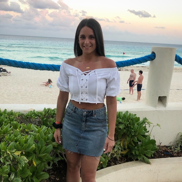 Profile Picture of Amanda Jacabacci (@a_jax) on Poshmark