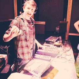 Profile Picture of Conor McPherson (@privateguitar1) on Twitter