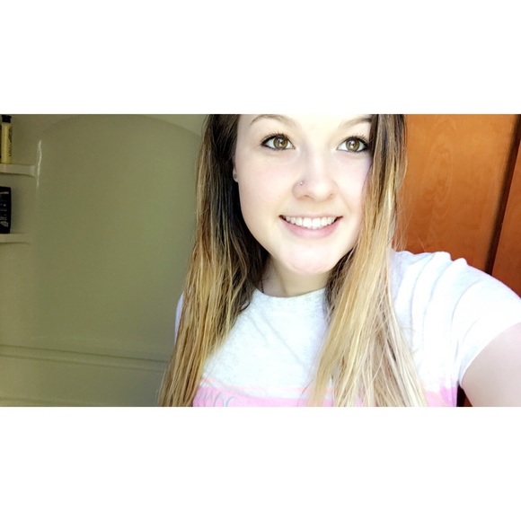 Profile Picture of Haley Manning (@haleyxxx) on Poshmark