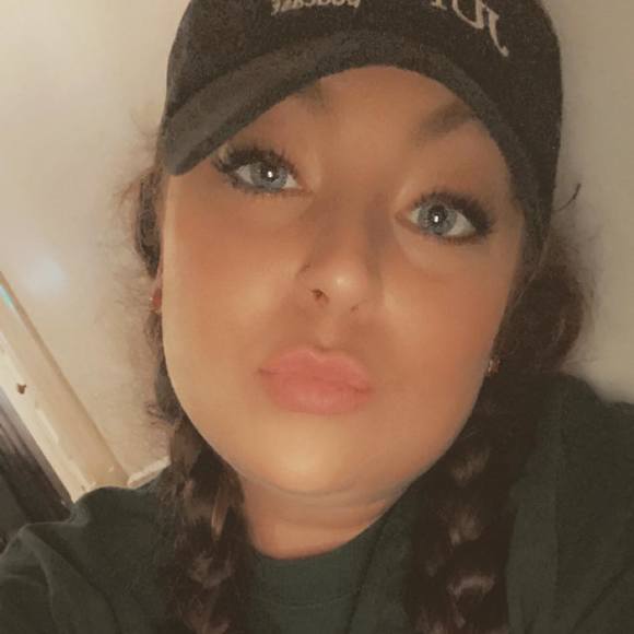 Profile Picture of Kelley Evridge (@kelleyevridge) on Poshmark