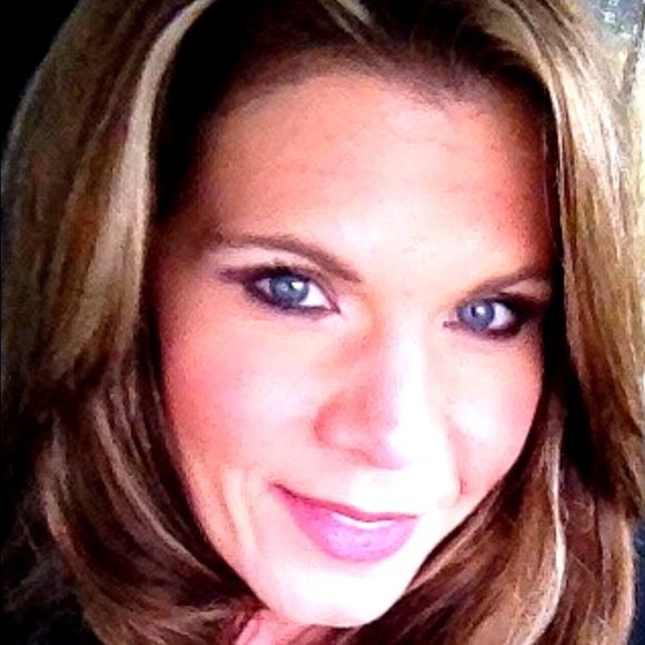 Profile Picture of Tonya Godwin (@tgodwin75) on Poshmark