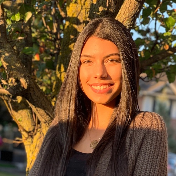 Profile Picture of Daniela Moncada (@danieladior) on Poshmark