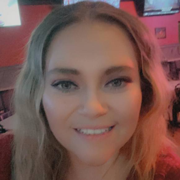 Profile Picture of Heather Hendricks (@heatherrh) on Poshmark