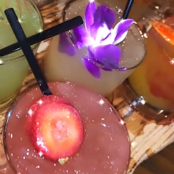 Profile Picture of Cassandra Solis (@cassandrasol486) on Poshmark